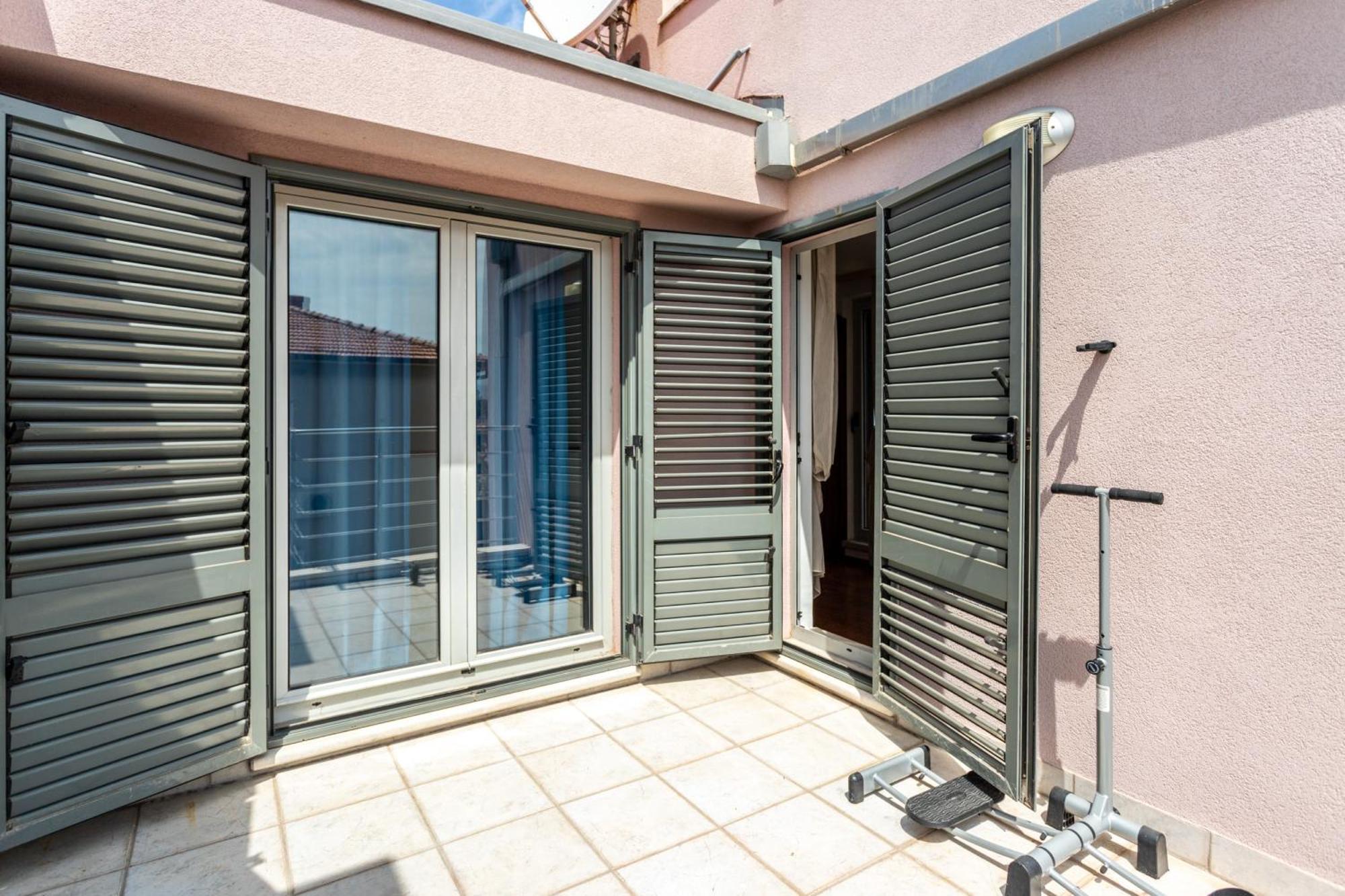 Villa Violeta With The Sea View, 3 Min Walk To The Beach Split Bagian luar foto