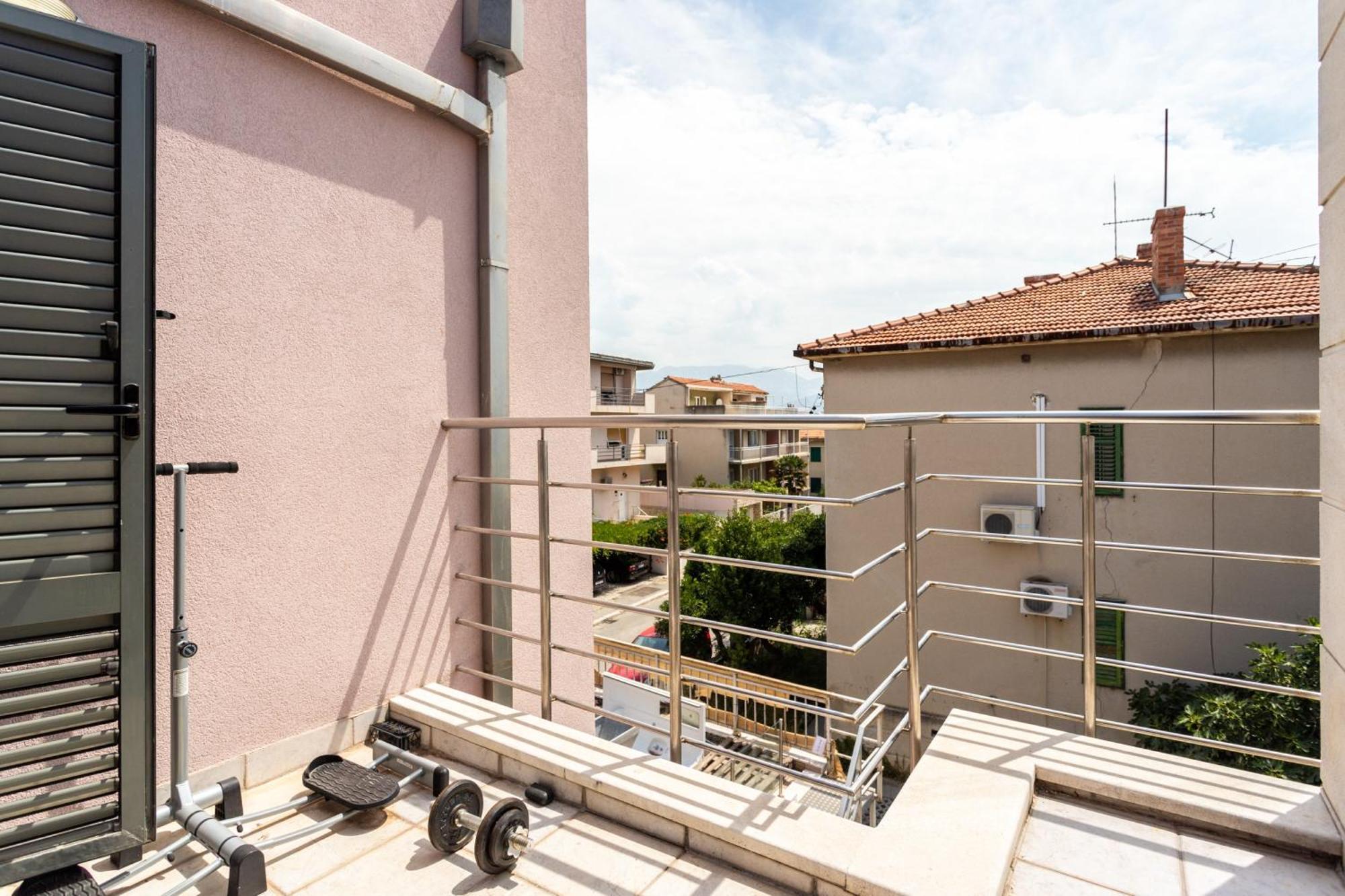 Villa Violeta With The Sea View, 3 Min Walk To The Beach Split Bagian luar foto