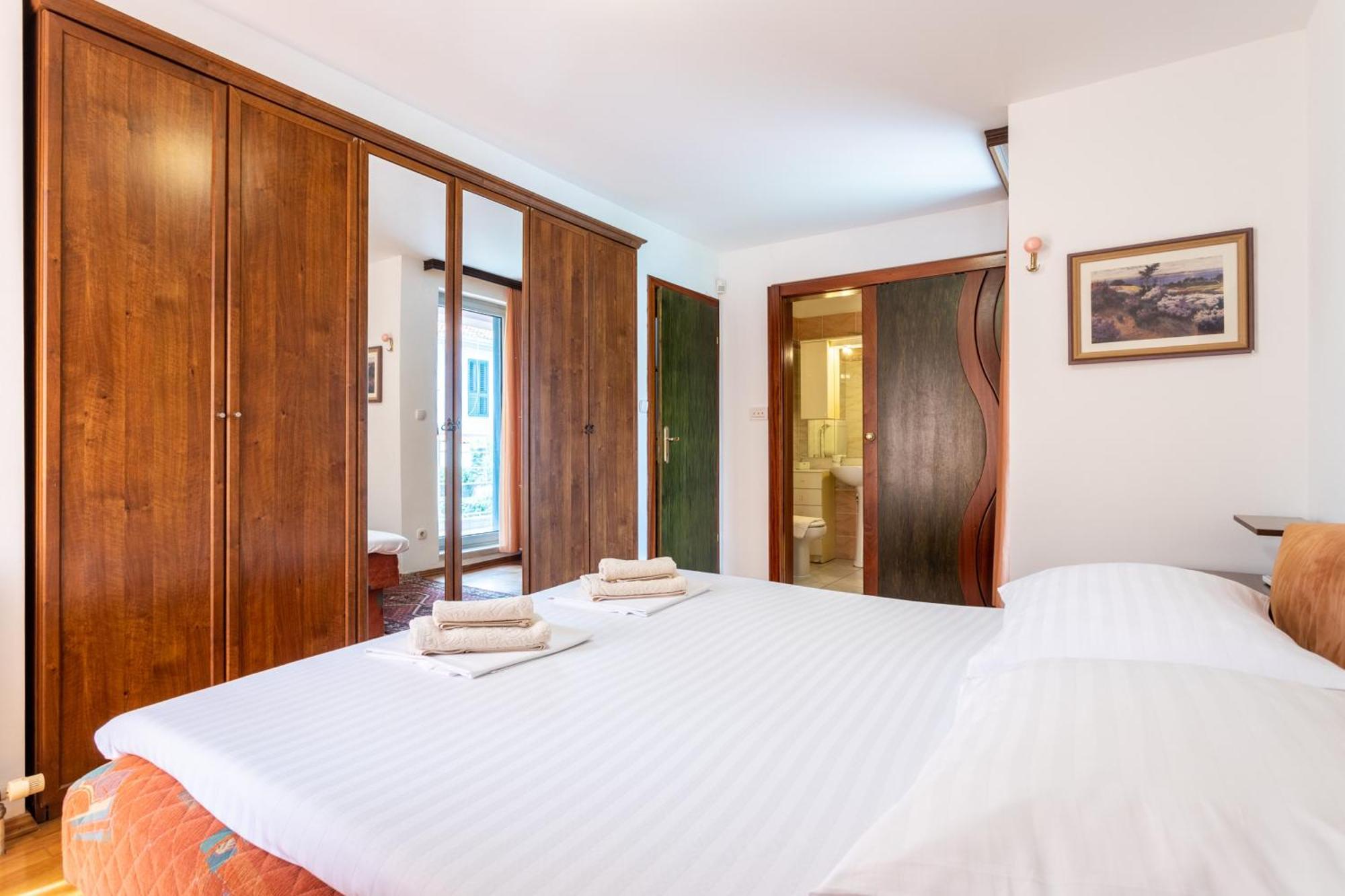 Villa Violeta With The Sea View, 3 Min Walk To The Beach Split Bagian luar foto