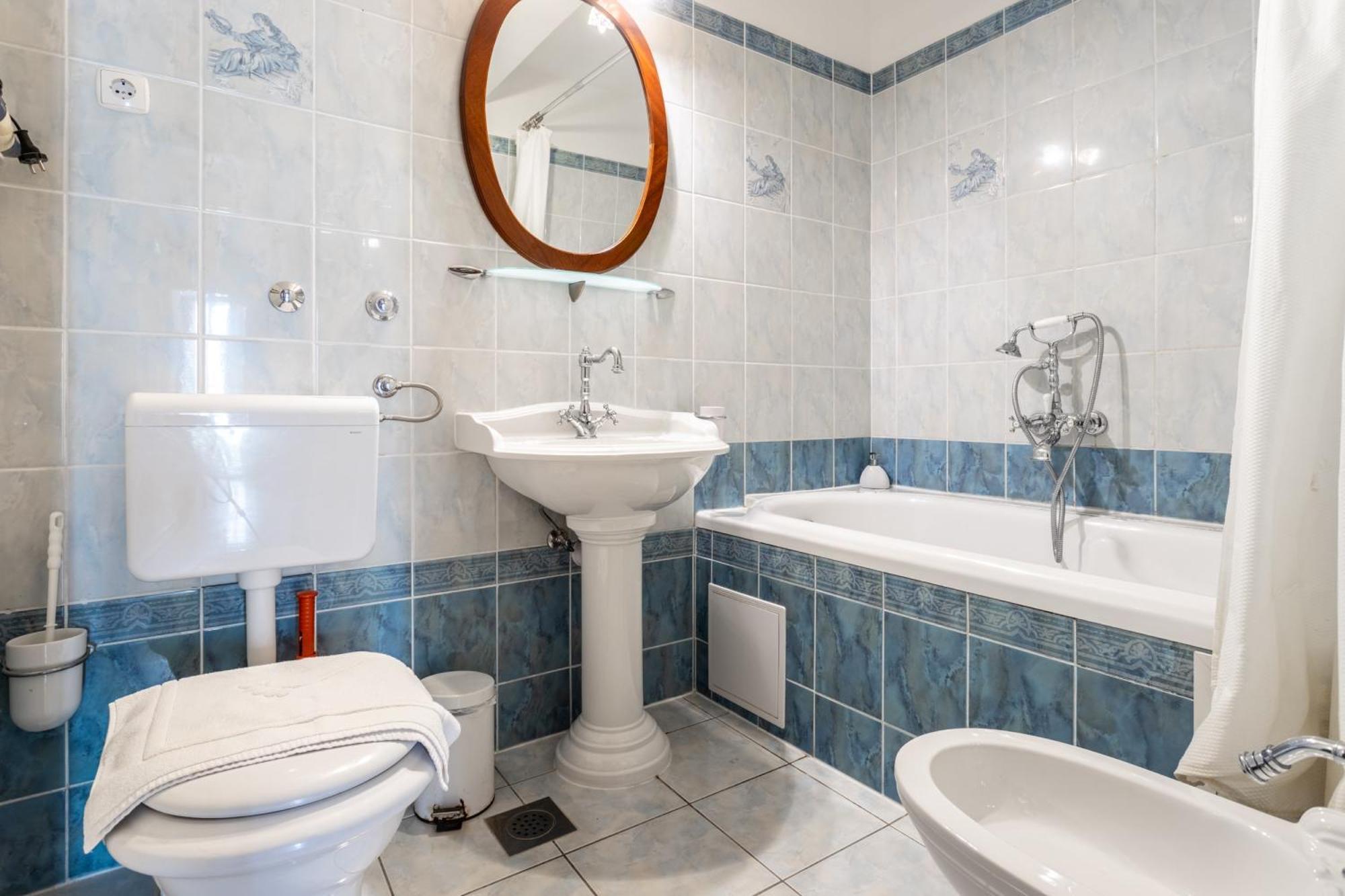 Villa Violeta With The Sea View, 3 Min Walk To The Beach Split Bagian luar foto