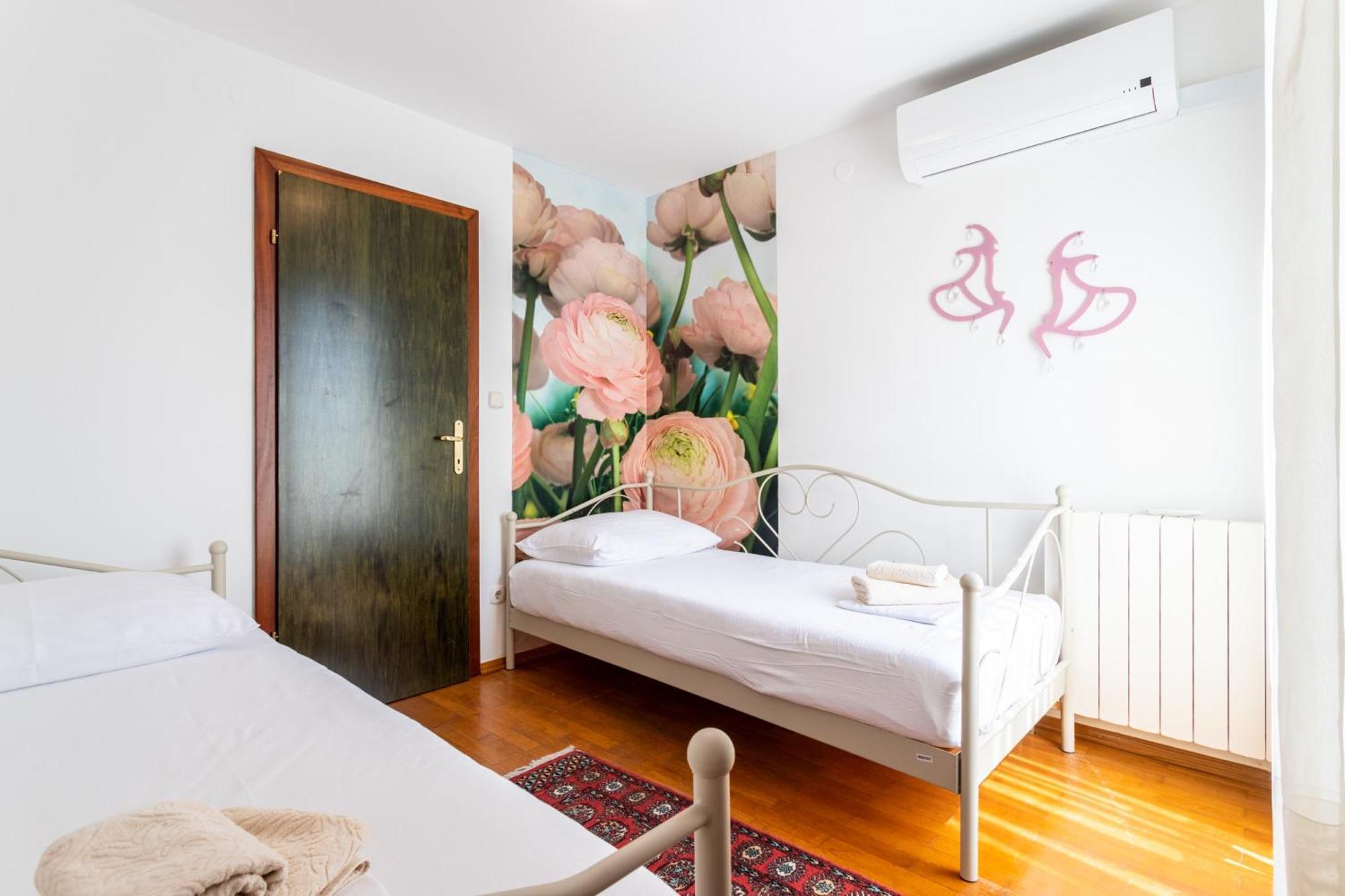 Villa Violeta With The Sea View, 3 Min Walk To The Beach Split Bagian luar foto