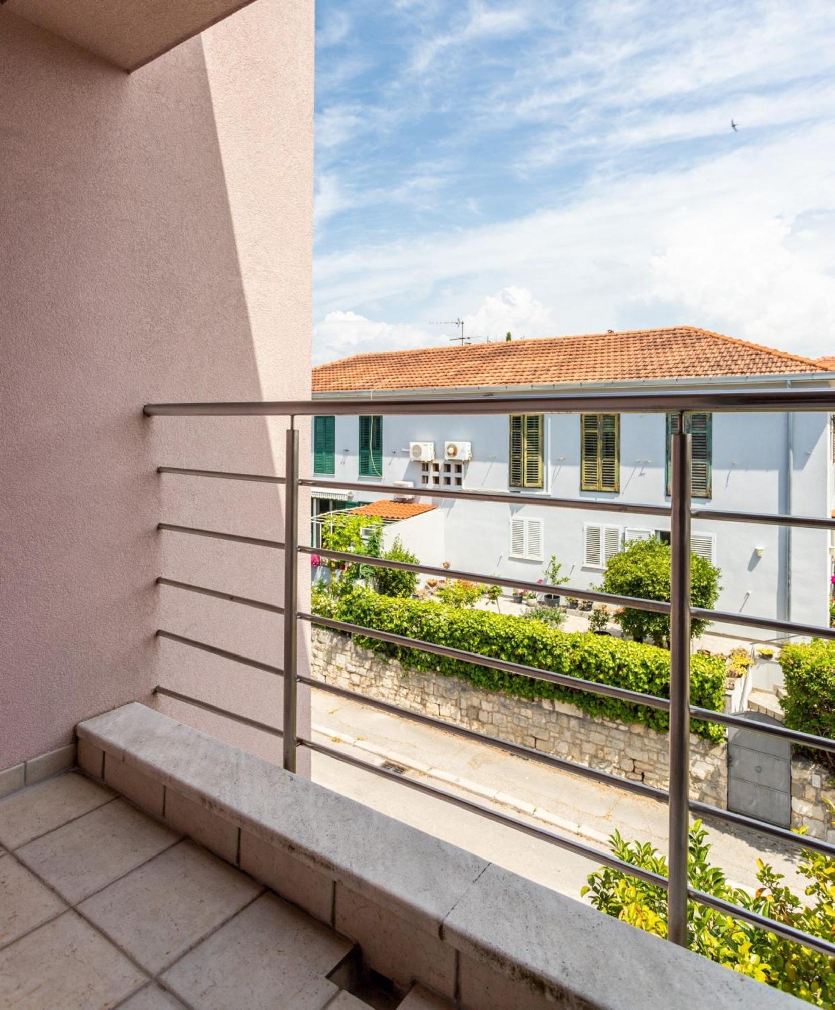 Villa Violeta With The Sea View, 3 Min Walk To The Beach Split Bagian luar foto